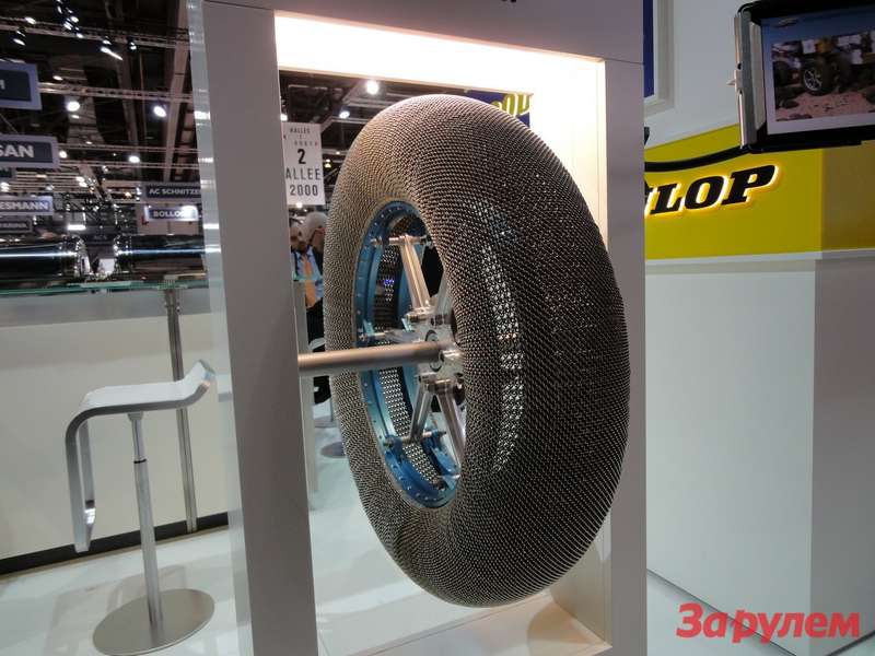 Пружинная шина на стенде Goodyear на Женевском автосалоне
