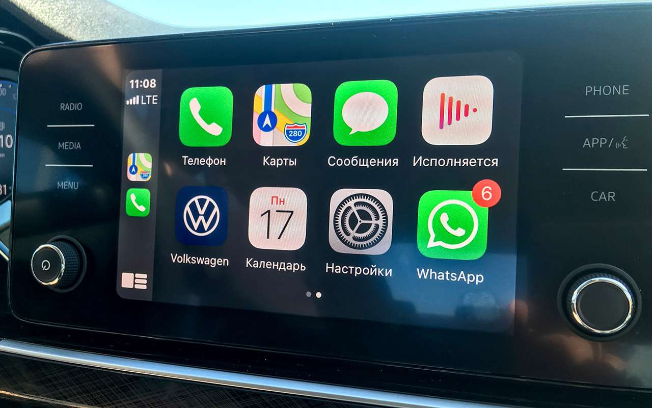 Мультимедийка с 8-дюймовым экраном словно от автомобиля классом выше – отклики быстрые, интерфейс продуман. Поддержка App Connect позволяет «зеркалить» смартфон.