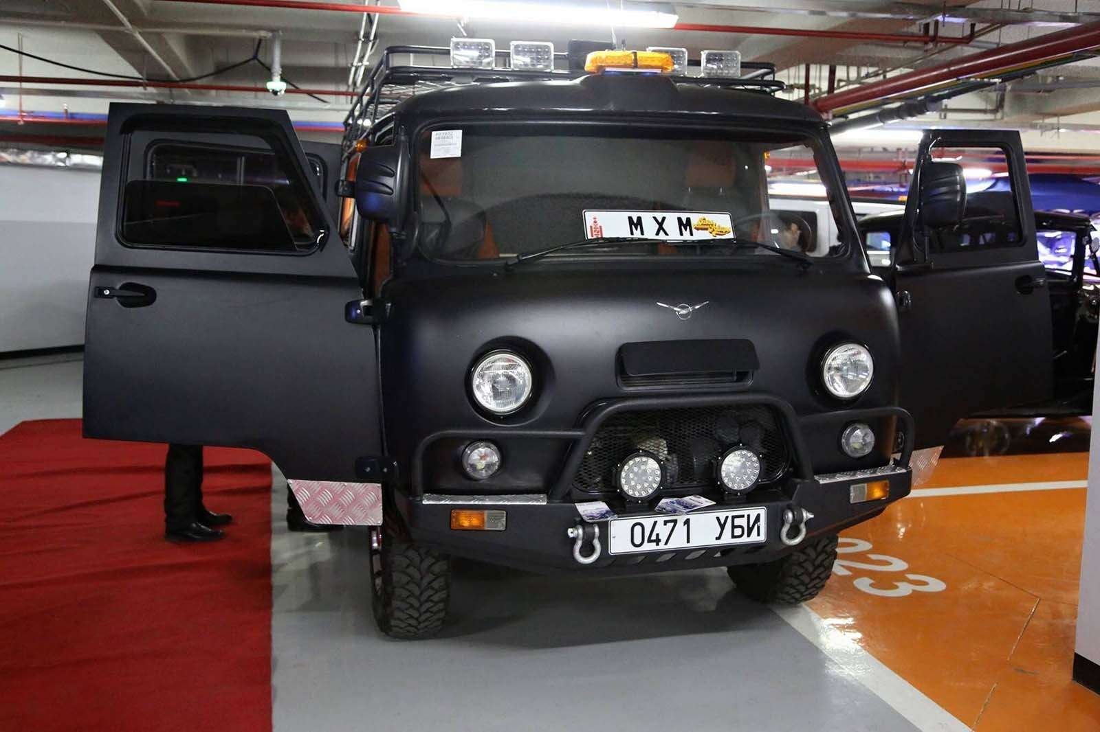 «Буханка» на прокачку: в Монголии «уазики» превращают в люксовые авто