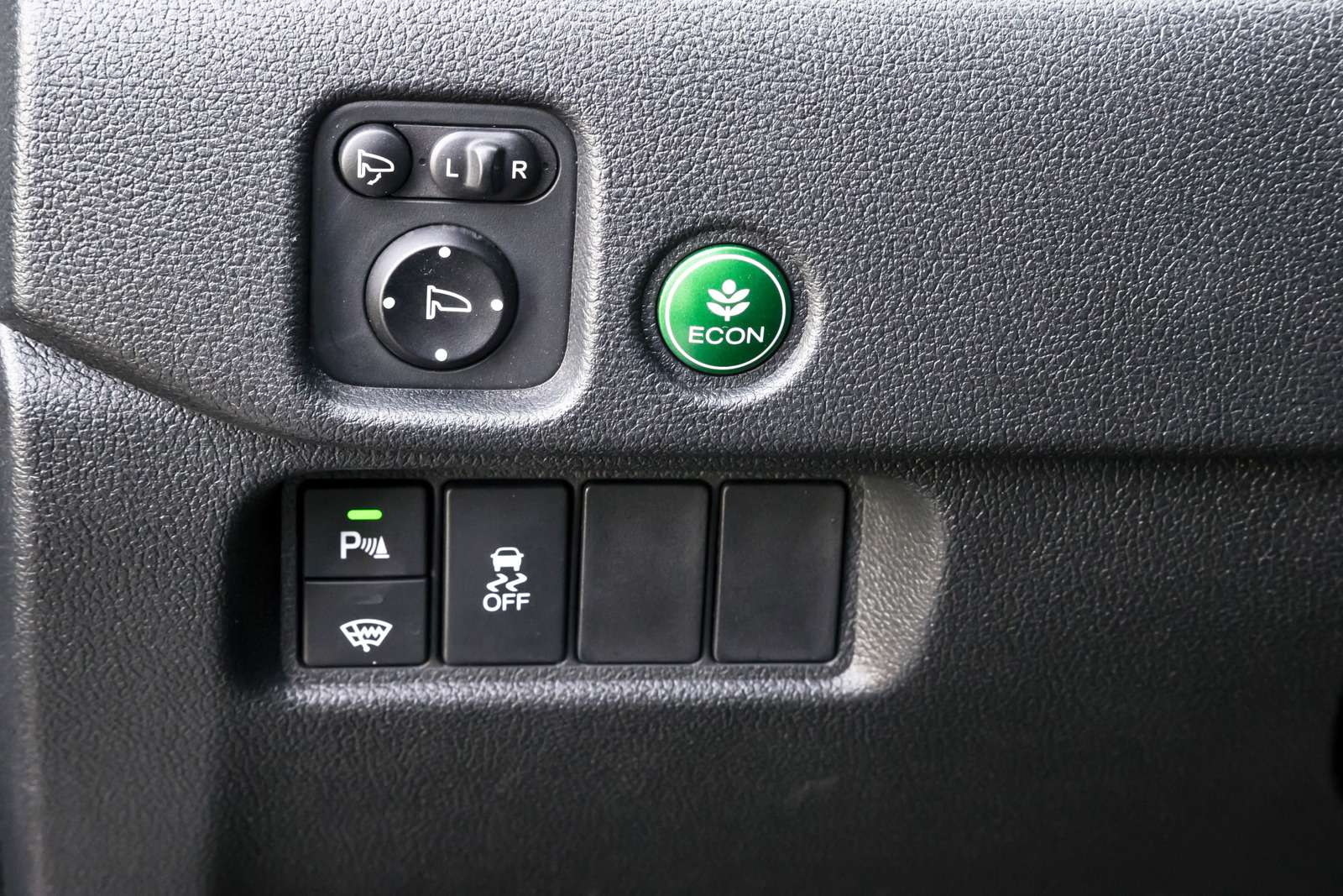 Зеленая кнопка включает экорежим, в котором Pilot впадает в состояние анабиоза.
