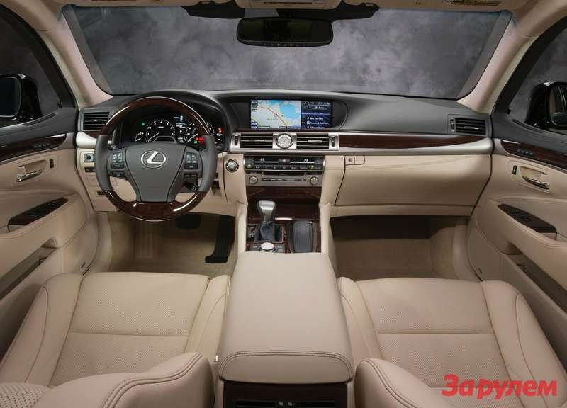 2013_Lexus_LS_460_interior