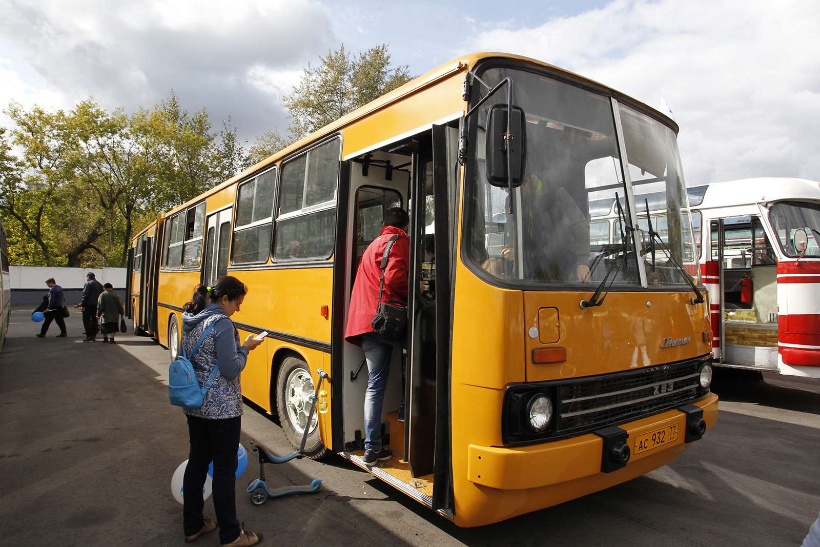 Автобусы нашего детства — выставка пассажирского транспорта — фото 792695