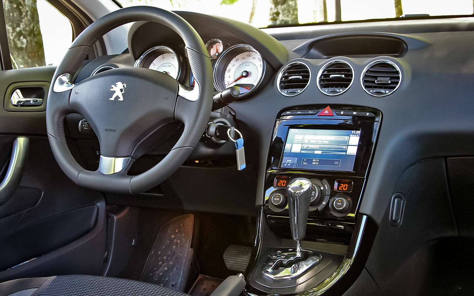Рестайлинговый Peugeot 408 — солидность, гармония и новый автомат — фото 769116