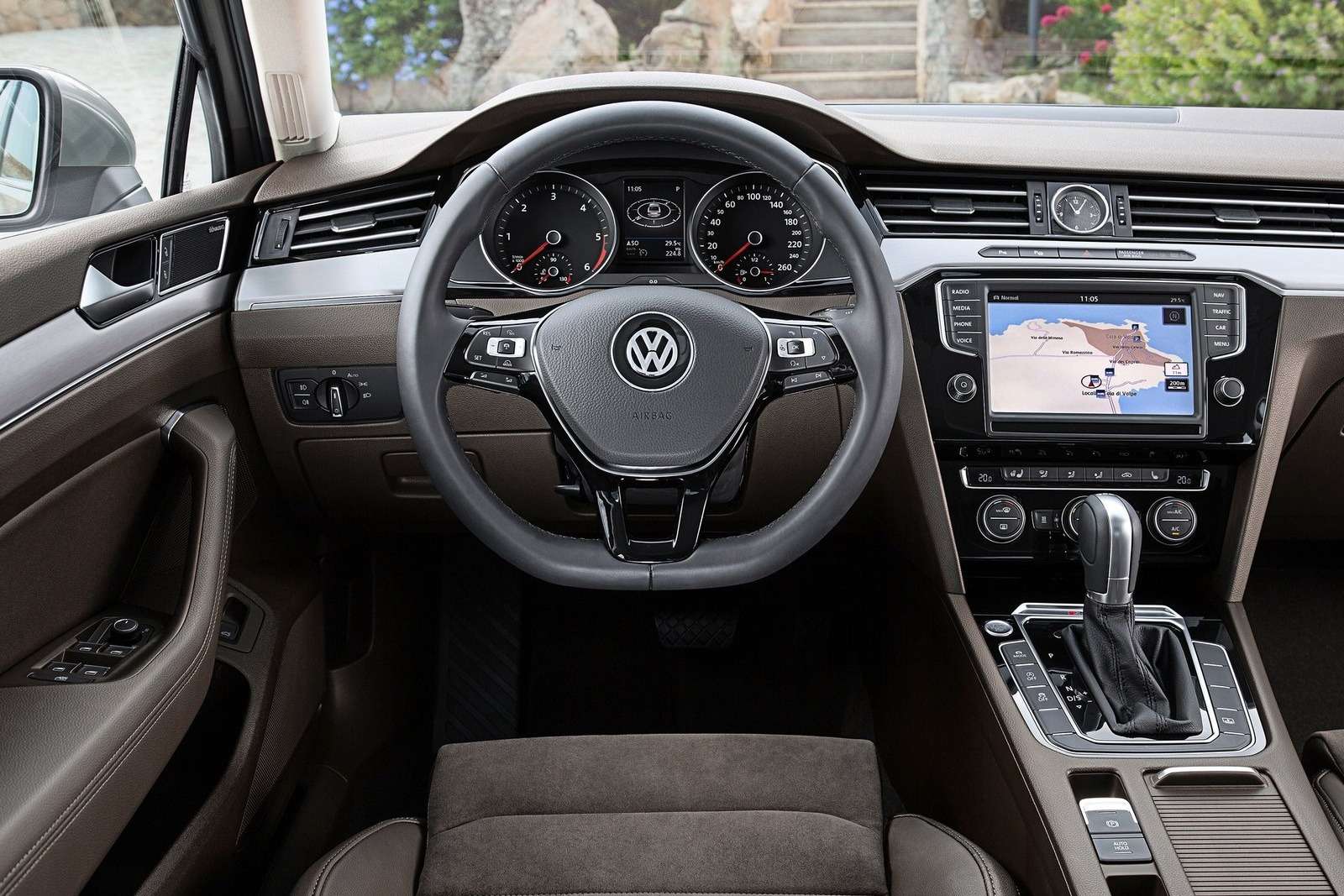 Volkswagen-Passat_2015_1600x1200_wallpaper_25