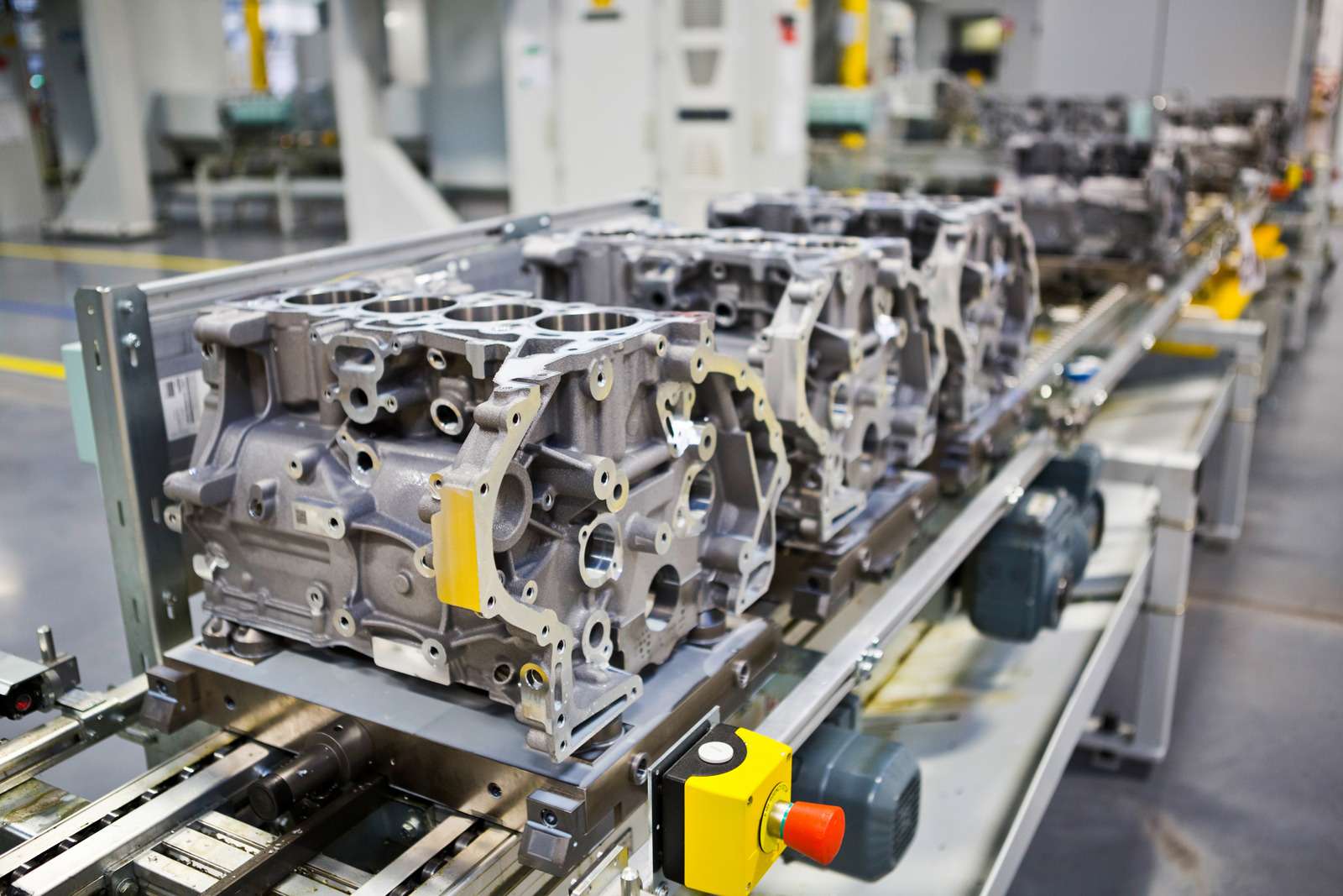 Завод двигателей Jaguar Land Rover: сто гениев в час — фото 589033
