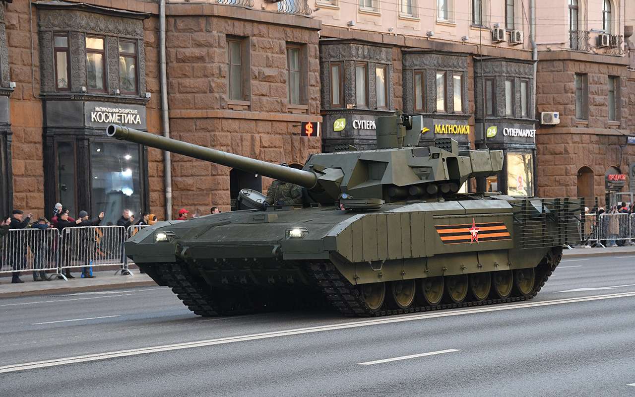Танк Т-14 Армата. Масса — 55 т. Мощность дизельного двигателя — 1500 л.с.