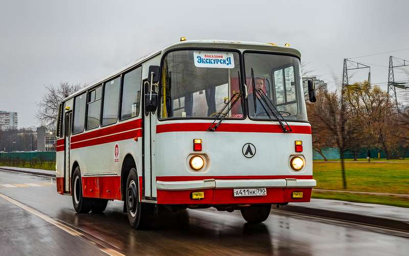 На автобусе в космос, спорткар из Запорожца... — 6 странных машин СССР