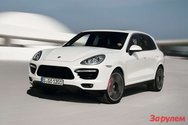 Porsche Cayenne Turbo S side-front view