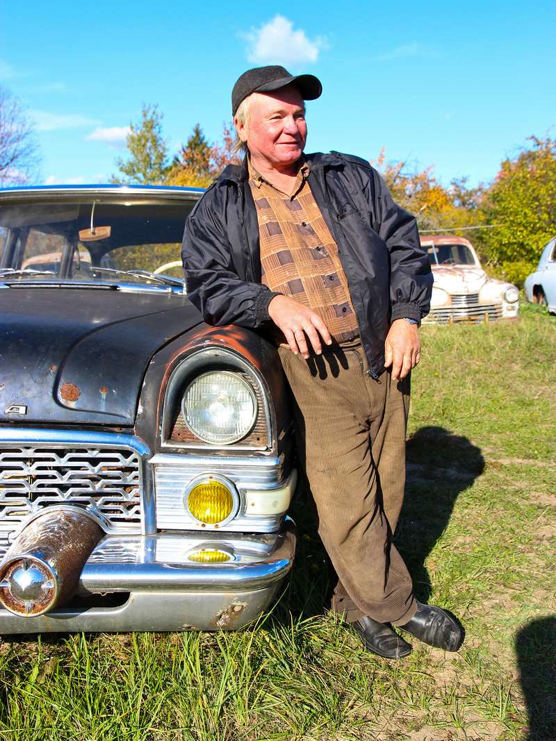 Михаил Юрьевич 
Красинец и его любимый автомобиль – «Чайка» ГАЗ‑13.