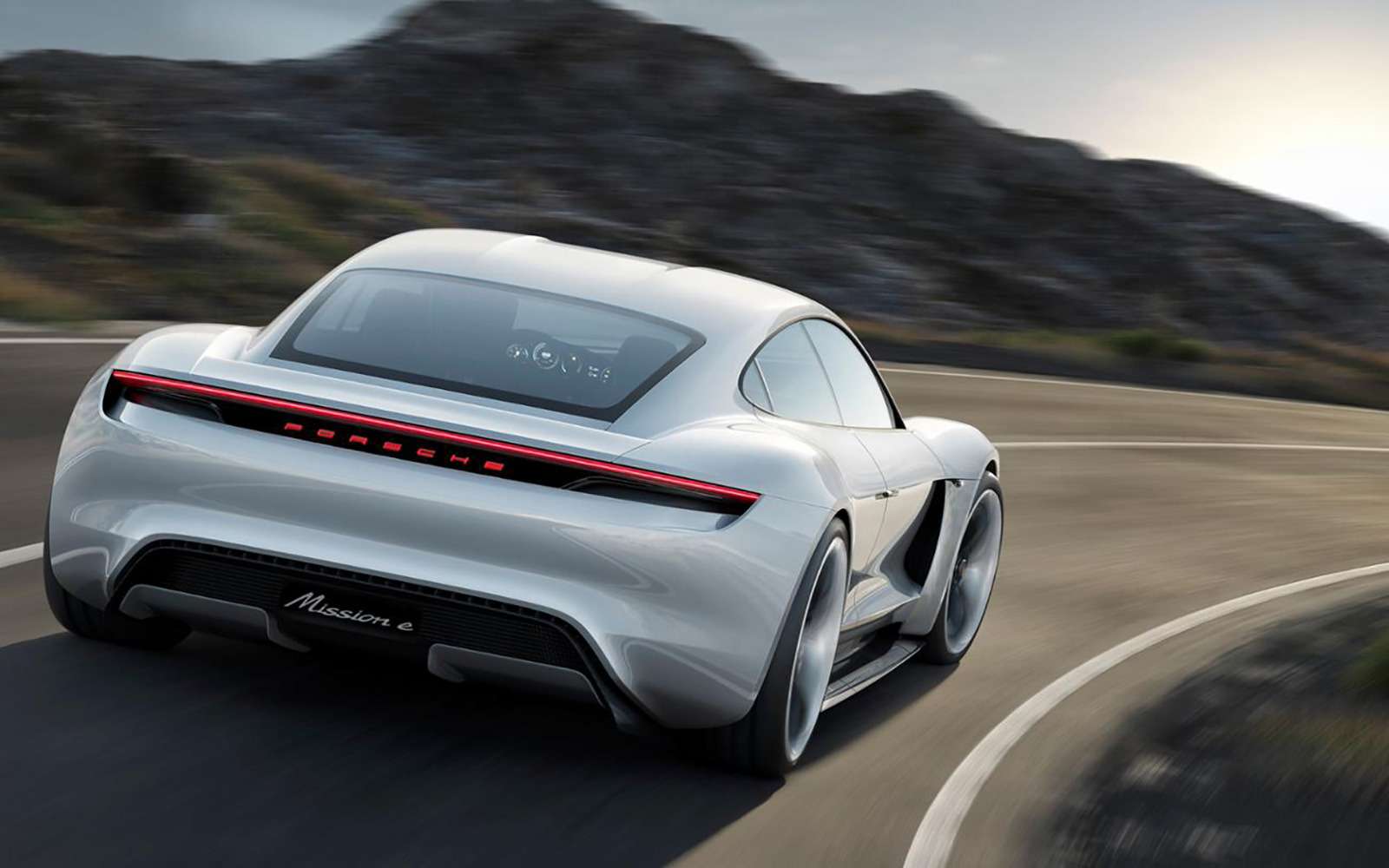 Porsche рассказала о своем первом в истории электромобиле — фото 891491