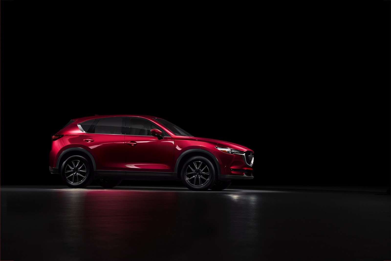 Глубокий блеск: Mazda представила новый кроссовер CX-5 — фото 664422