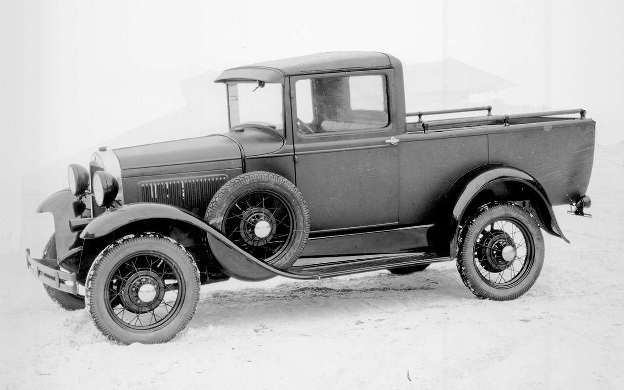 ГАЗ-4 – первый советский серийный пикап, рассчитанный на 500 кг груза. Машину с 3,3-литровым 40-сильным мотором создали на базе ГАЗ-А, он же Ford A. Кстати, автомобиль был грузопассажирским в прямом смысле – в кузове стояли откидные лавки на шесть человек. С 1933 по 1936 гг. изготовили всего-то 5265 экземпляров.