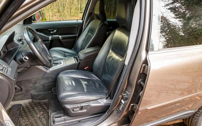 Что взять за миллион: новая Niva Travel против 13-летнего Volvo XC90