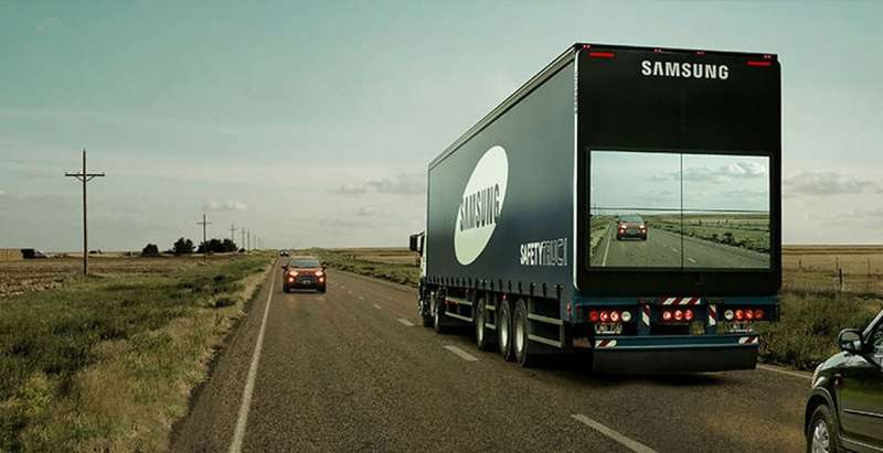 semi-trailer-display-video-screen-live-feed-safety-truck-samsung-1_0