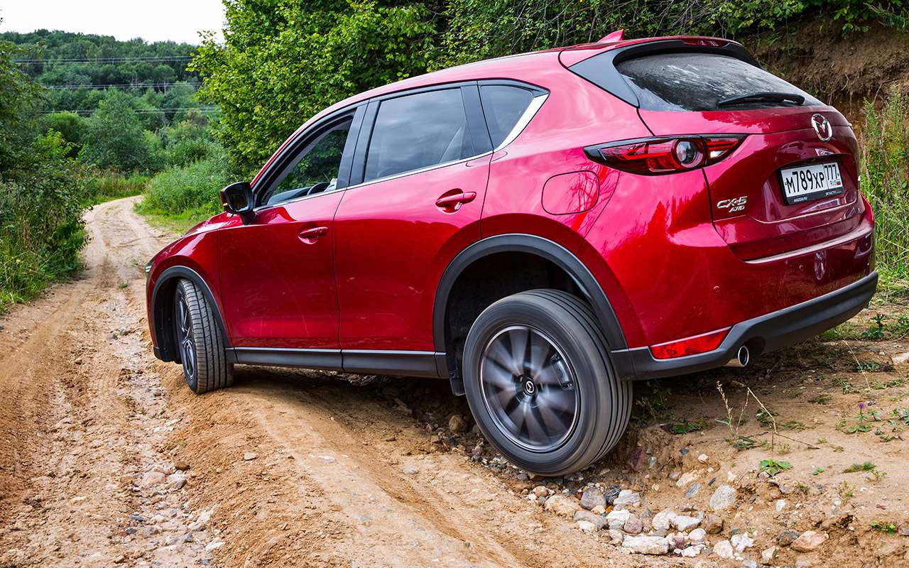 Mazda вывешивается чуть позже других паркетников и легко освобождается из этого плена.