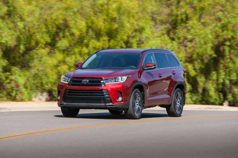 На волне прогресса: Toyota рассказала про обновленный Highlander