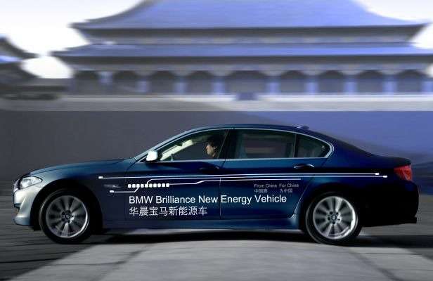 Гибридный BMW 5 "plug-in" дебютирует в Шанхае