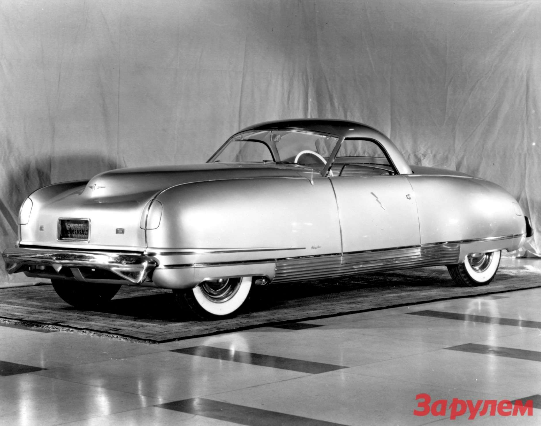 Прототип Thunderbolt базировался на укороченной раме Chrysler Saratoga