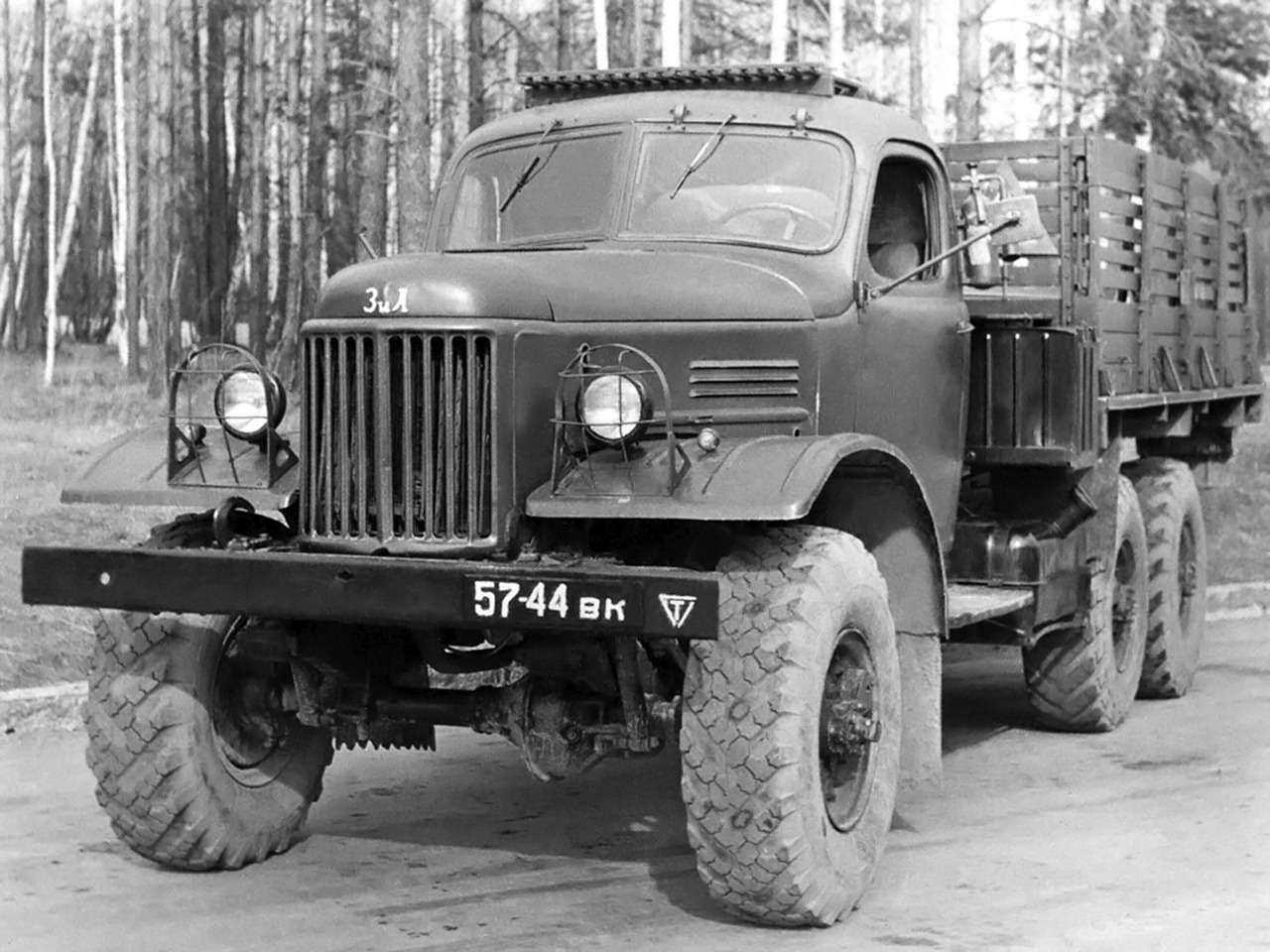 9 знаменитых грузовиков СССР: почему их массово вывозили за рубеж — фото 1301112